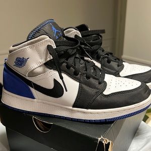 Jordan 1 Mid 7Y/8.5 women